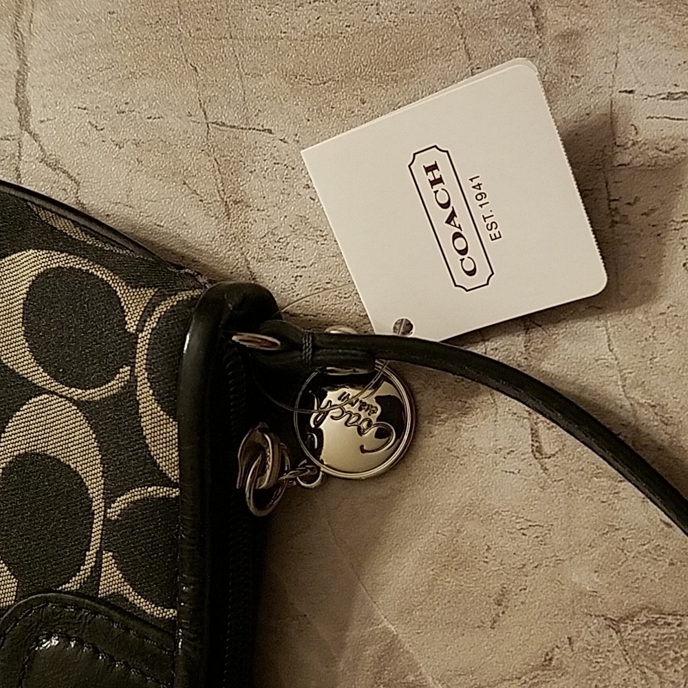 New! Coach Black & Cream Large Wristlet - Picture 6 of 11